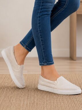 TOMS Beige Canvas Slip-On Sneakers Women’s 10W